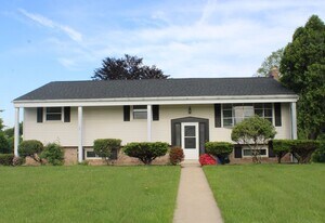 2612 Skylark Dr in York, PA - Building Photo