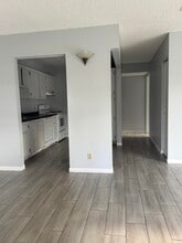 1850 Fairview Villas Dr in West Palm Beach, FL - Building Photo - Building Photo