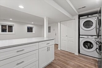 2221 W Winnemac Ave in Chicago, IL - Building Photo - Building Photo