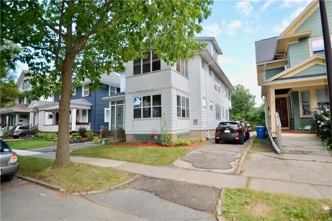 8 Regent St, Unit 2 in Rochester, NY - Building Photo - Building Photo
