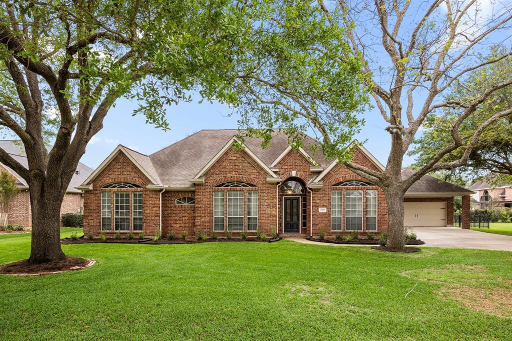 5210 Weston Dr in Fulshear, TX - Building Photo