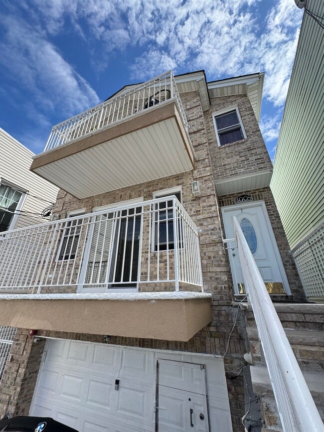 property at 1008 West St