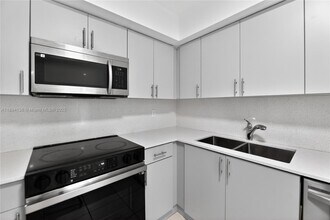 7001 NW 15th St in Plantation, FL - Building Photo - Building Photo