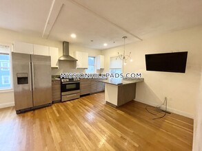 128 Hillside St, Unit 1 in Boston, MA - Building Photo - Building Photo