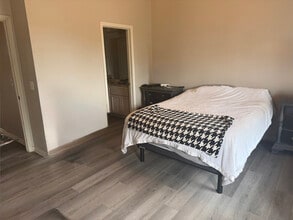 528 Refugio St in San Antonio, TX - Building Photo - Building Photo