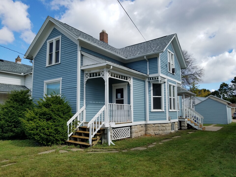 1002 Wisconsin St, Unit Lower in Oshkosh, WI - Foto de edificio