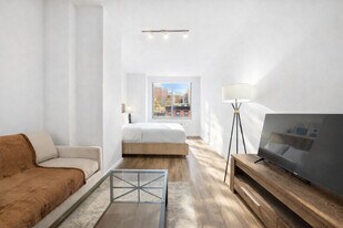 7 Sniffen Ct in New York, NY - Building Photo