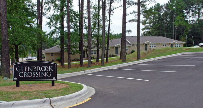 Glenbrook Crossing in Raleigh, NC - Building Photo - Building Photo