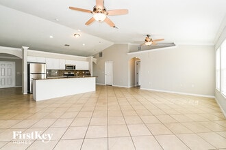 614 SW 22nd Terrace in Cape Coral, FL - Foto de edificio - Building Photo