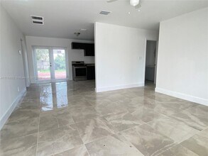 6171 Washington St in Hollywood, FL - Building Photo - Building Photo