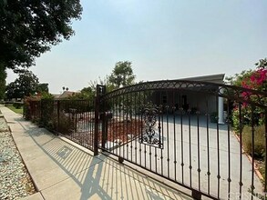 6657 Enfield Ave in Los Angeles, CA - Foto de edificio - Building Photo