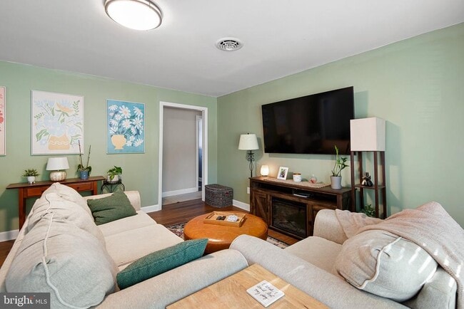 property at 20 Weer Cir