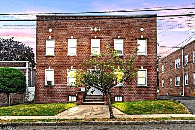 61-63 Carmer Ave, Unit # 2D