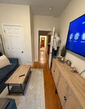 58 Medford St, Unit 1 in Somerville, MA - Foto de edificio - Building Photo