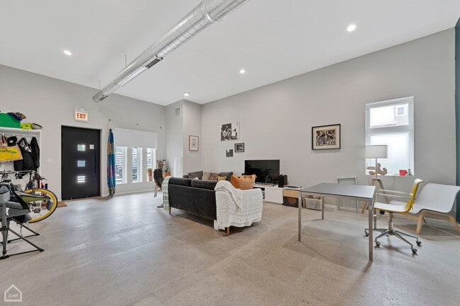 property at 1921 S Jefferson St