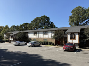 English Village Apartments in Greenville, NC - Building Photo - Building Photo