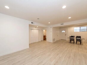431 S Kingsley Dr, Unit APT 105 in Los Angeles, CA - Foto de edificio - Building Photo