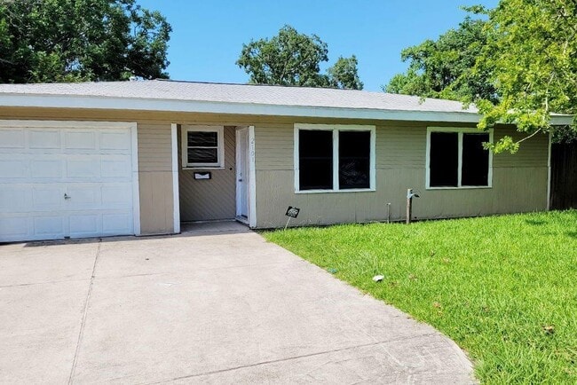 property at 2101 Glendale St