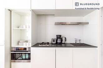 70 W 45th St in New York, NY - Building Photo - Building Photo