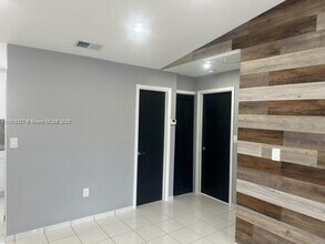 3252 W 70th St in Hialeah, FL - Building Photo - Building Photo
