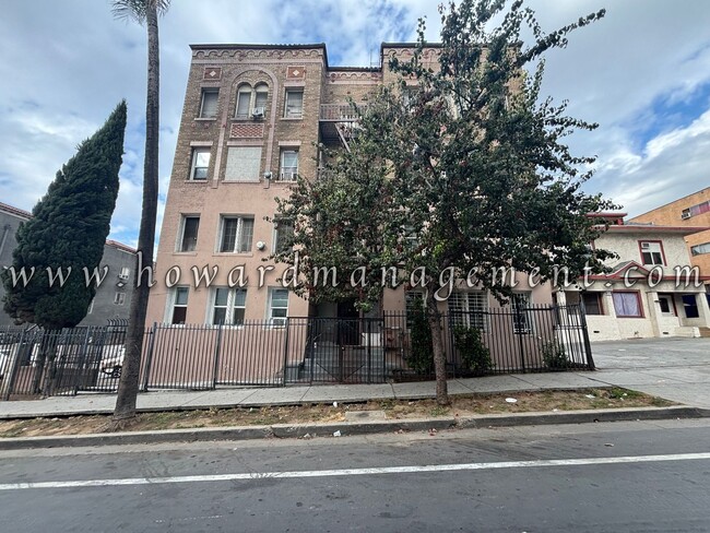 property at 457 S Bonnie Brae St