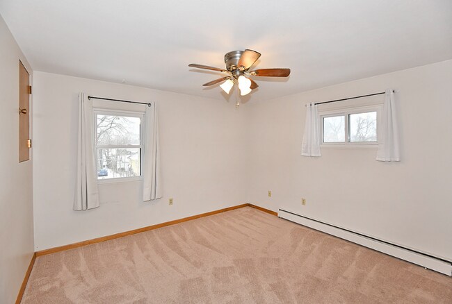 928 2nd Ave NW-Unit -4 in Faribault, MN - Building Photo - Building Photo