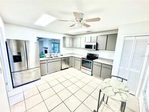 15028 Redcliff Dr in Tampa, FL - Building Photo - Building Photo