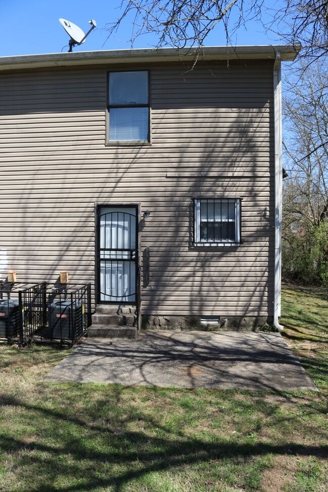 3727 Willow Creek Rd in Nashville, TN - Building Photo - Building Photo