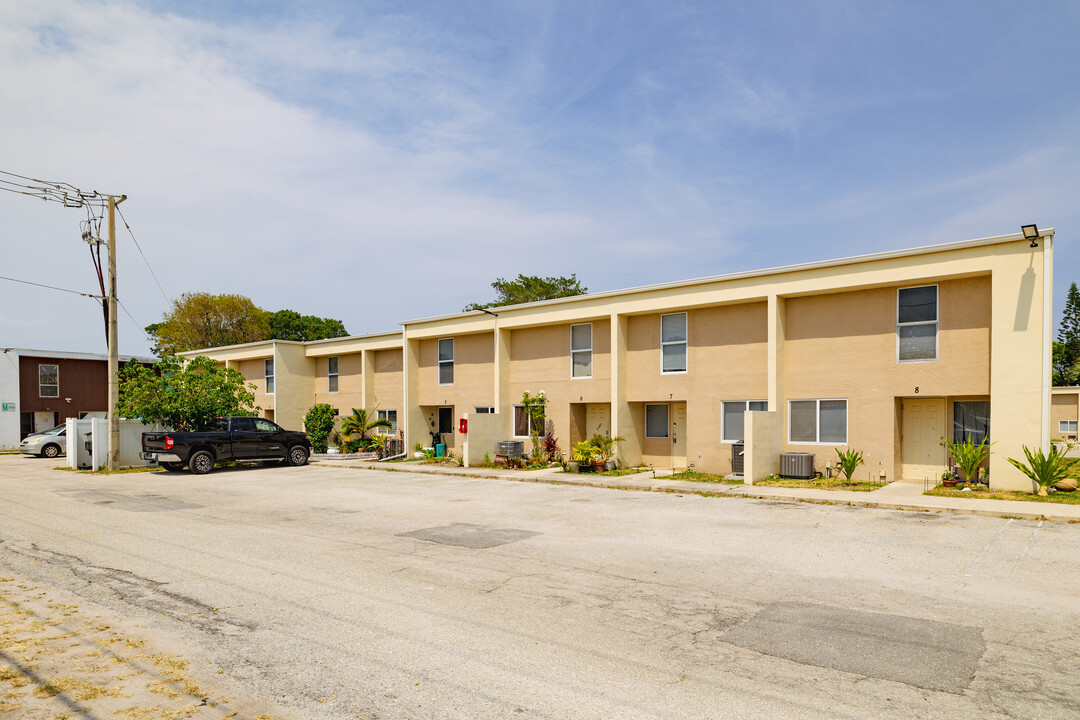 Green Terrace in West Palm Beach, FL - Building Photo