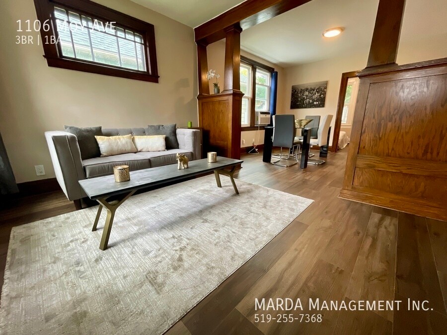 1106 Moy Ave in Windsor, ON - Foto de edificio