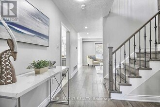 32 Poplar Plains Rd in Brampton, ON - Building Photo - Building Photo