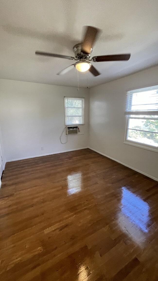 2453 Silver Lake Blvd