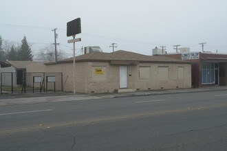 3030 E Olive Ave in Fresno, CA - Building Photo - Building Photo