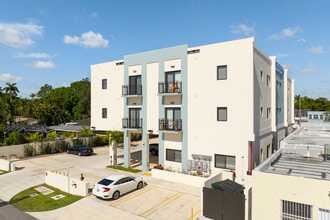 29 Palmetto Dr in Miami Springs, FL - Foto de edificio - Building Photo