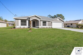 18 Bressler Ln in Palm Coast, FL - Building Photo - Building Photo