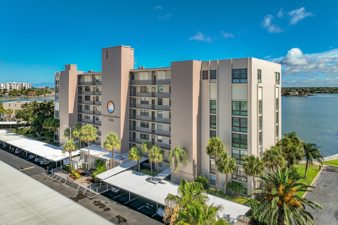 Commodore Building in South Pasadena, FL - Building Photo