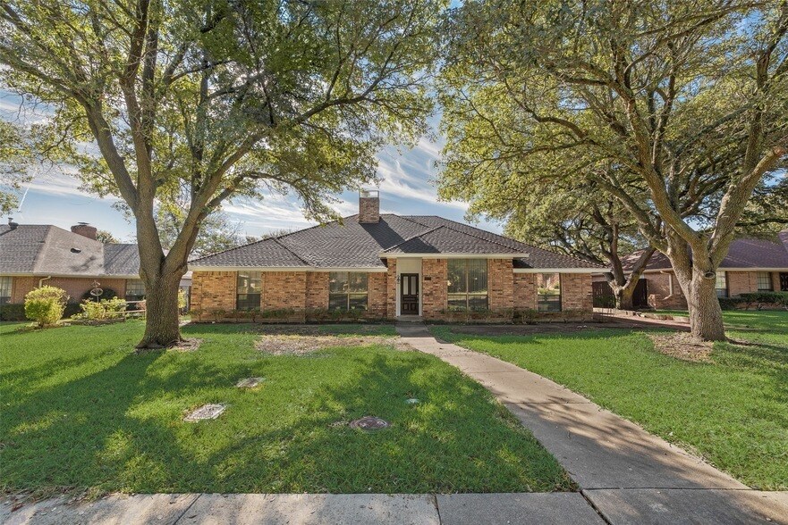 1318 Deer Ridge Dr in Duncanville, TX - Building Photo