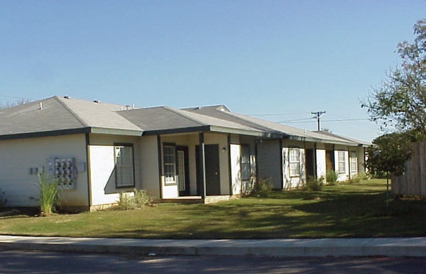 Sandia Crossing in Luling, TX - Foto de edificio