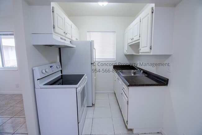 1727 Liberty St in Hollywood, FL - Building Photo - Building Photo