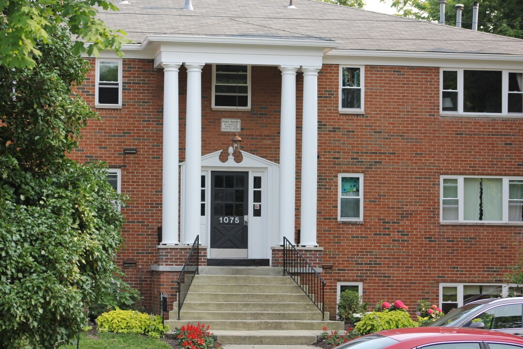 1075 Bryden Rd-Unit -Apt. 1C in Columbus, OH - Building Photo