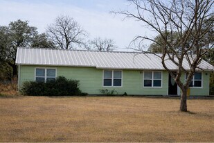 702 N Ridge St in Lampasas, TX - Building Photo