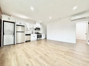 2165 W Washington Blvd in Los Angeles, CA - Building Photo - Building Photo