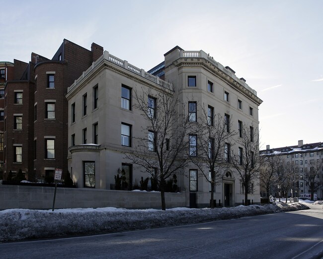 407-419 Commonwealth Ave in Boston, MA - Building Photo - Building Photo