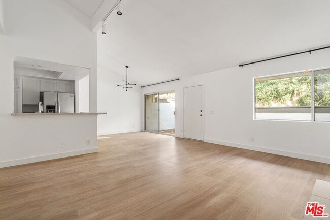 1722 Palisades Dr in Los Angeles, CA - Building Photo - Building Photo