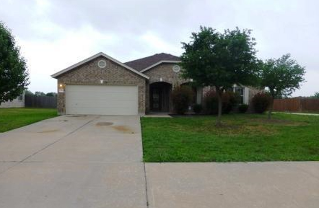 1209 Golden Eagle St in Pflugerville, TX - Foto de edificio