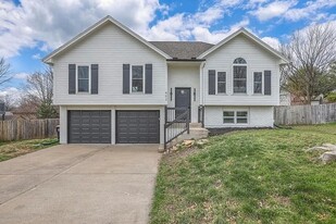 902 Oak Rdg in Kearney, MO - Building Photo