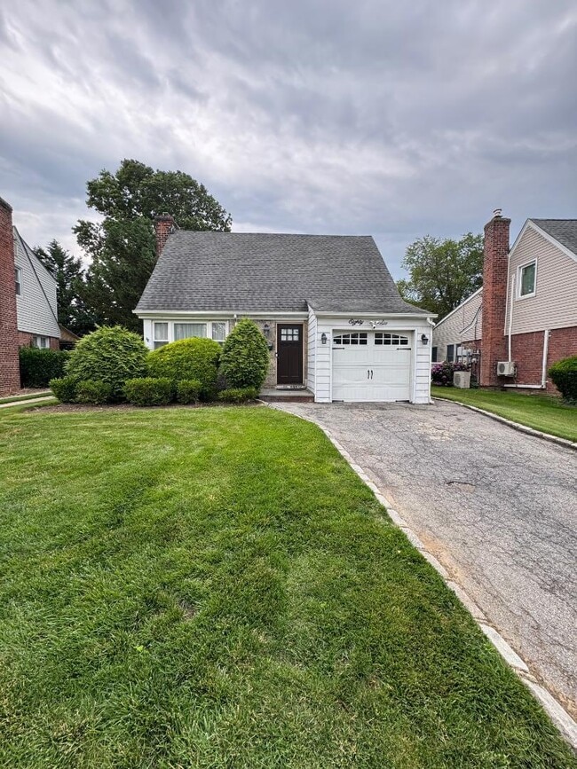 property at 86 Devonshire Dr