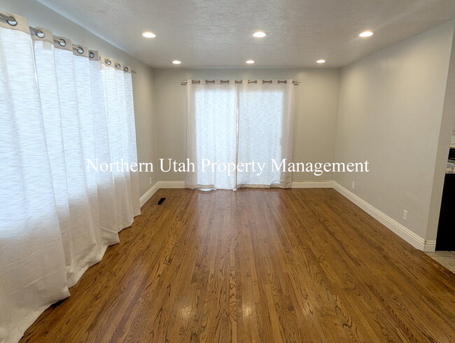 1528 Sunview Dr in Ogden, UT - Building Photo - Building Photo