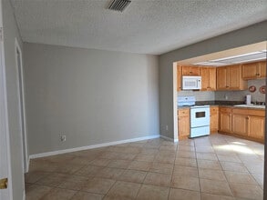 5282 SE 43rd Trce in Okeechobee, FL - Building Photo - Building Photo