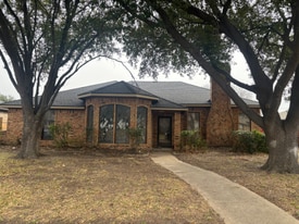 2406 Brownlee Blvd in Rowlett, TX - Building Photo